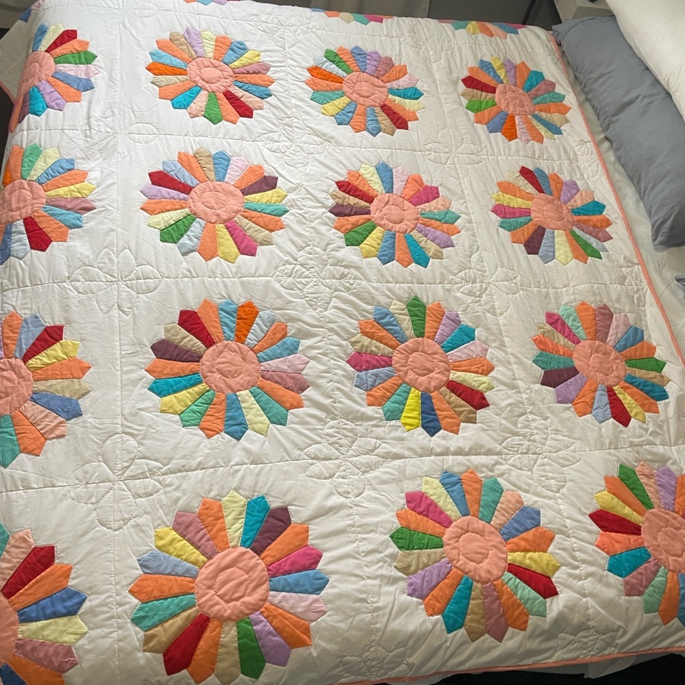 Double / Full Handmade Quilt Dresden Plate Pattern Pastels Flowers Cottagecore